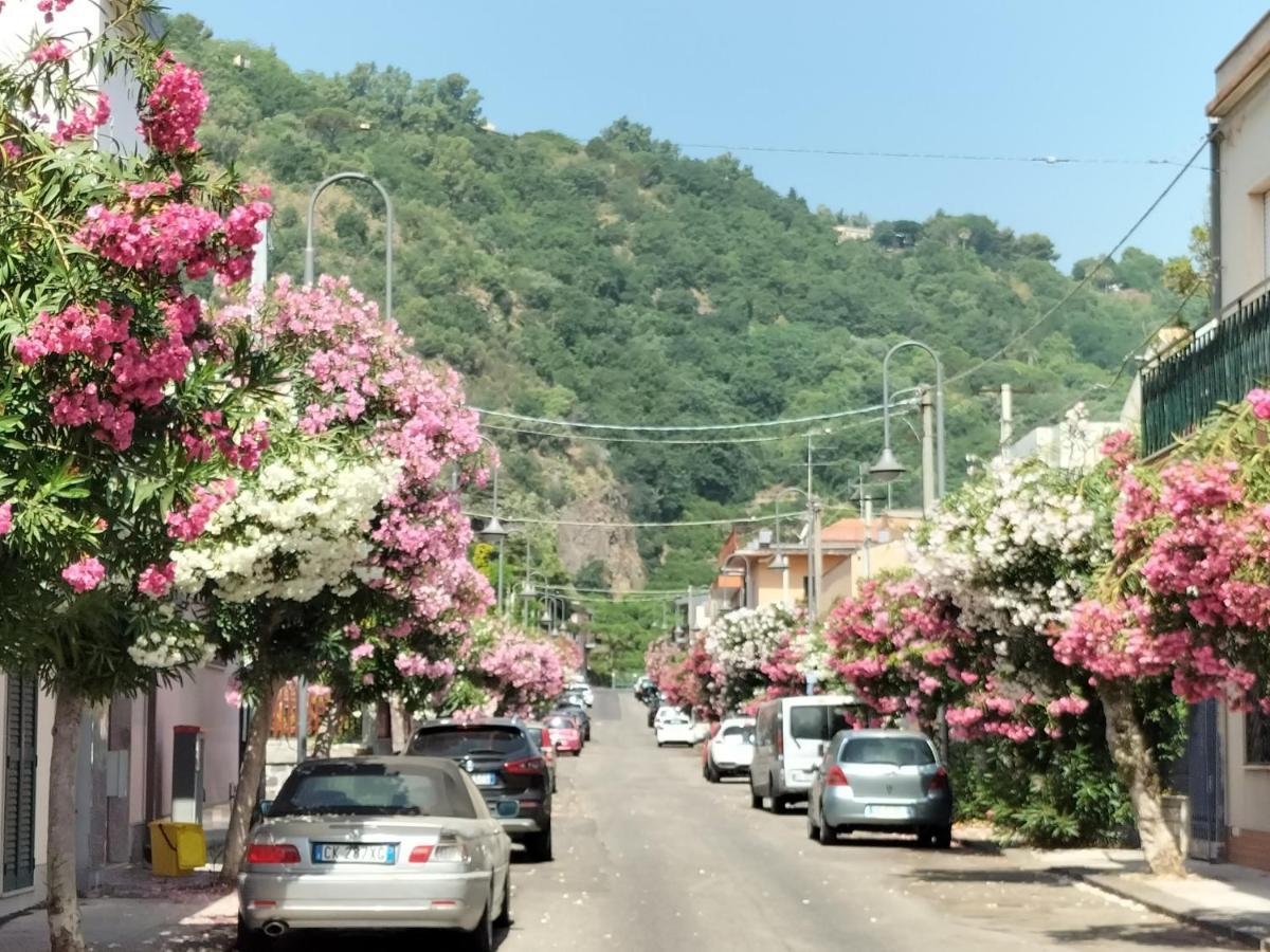 Tuttifrutti Holiday Acireale Exterior photo