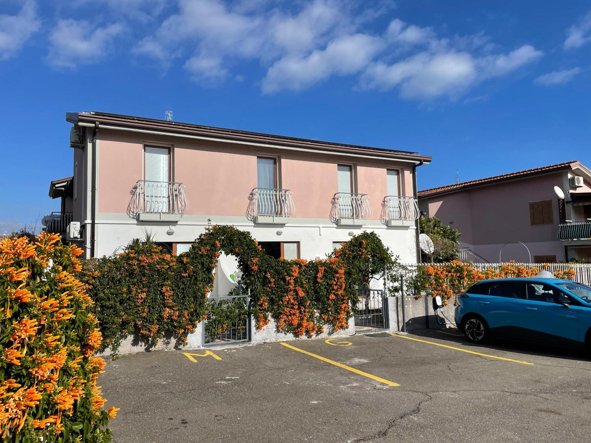 Tuttifrutti Holiday Acireale Exterior photo