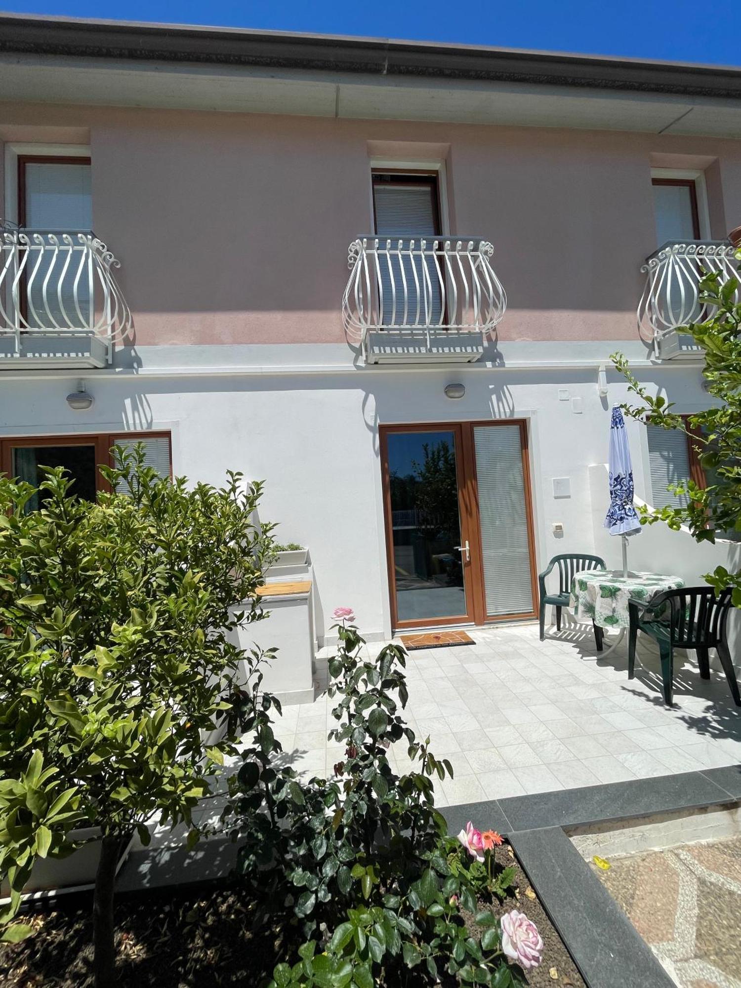Tuttifrutti Holiday Acireale Exterior photo